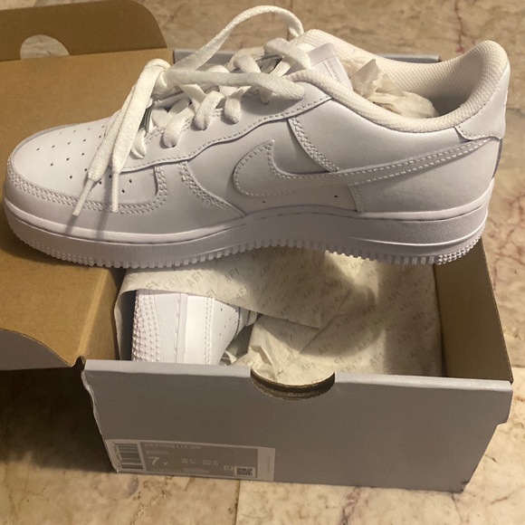 Nike Other - Nike size 7 youth Air Force 1 LE (GS)